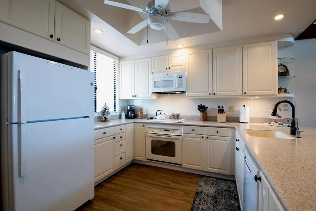 Just Remodeled-Amazing Ocean Views Over Lush Golf Course-Country Club Villas 320 Kailua-Kona 0*,